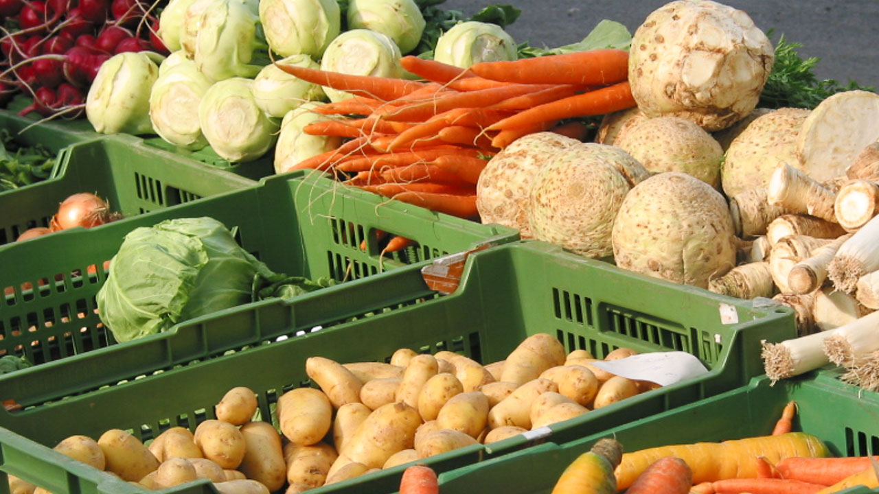 Gemüse kaufen am Bauernmarkt Eggenberg